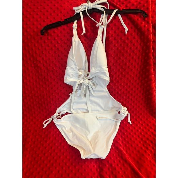 SHEIN Cut Out Halter One Piece Swimsuit - Picture 4 of 5